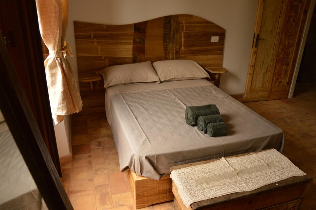 Agriturismo Riparossa アッレローナ エクステリア 写真