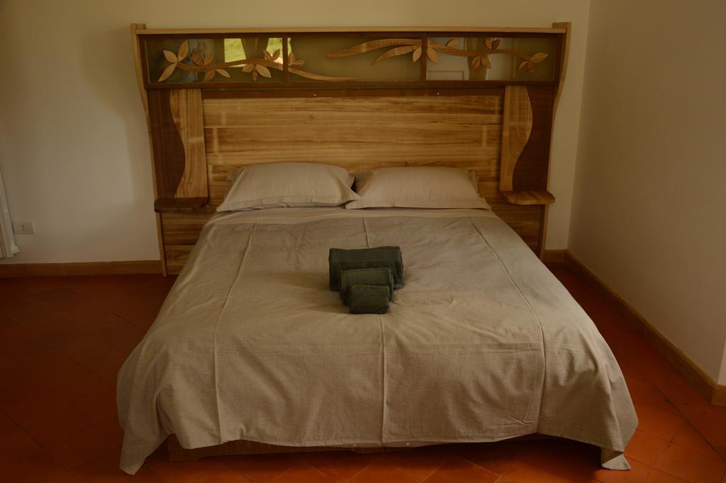 Agriturismo Riparossa アッレローナ エクステリア 写真