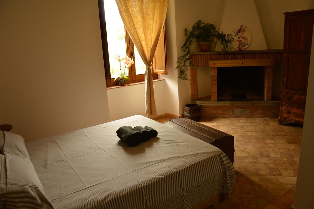 Agriturismo Riparossa アッレローナ エクステリア 写真