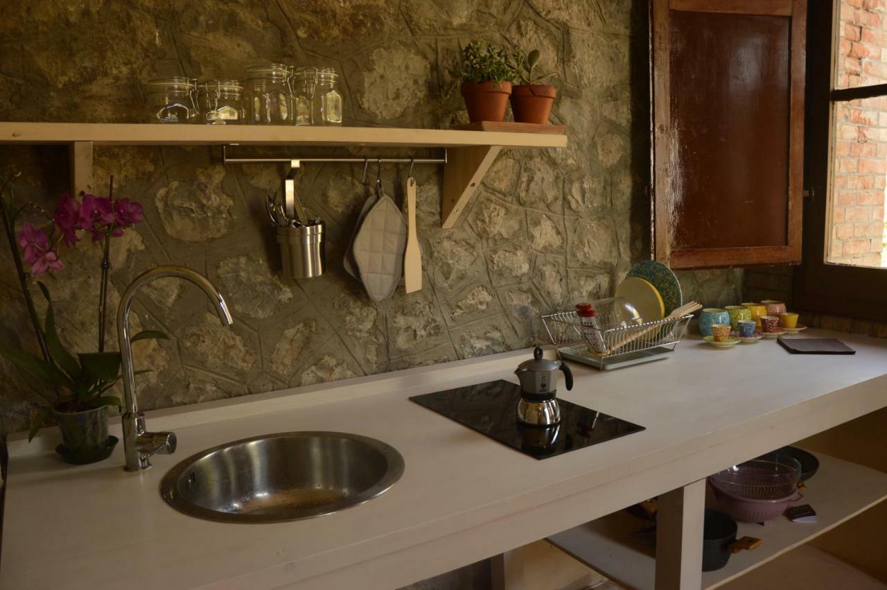 Agriturismo Riparossa アッレローナ エクステリア 写真